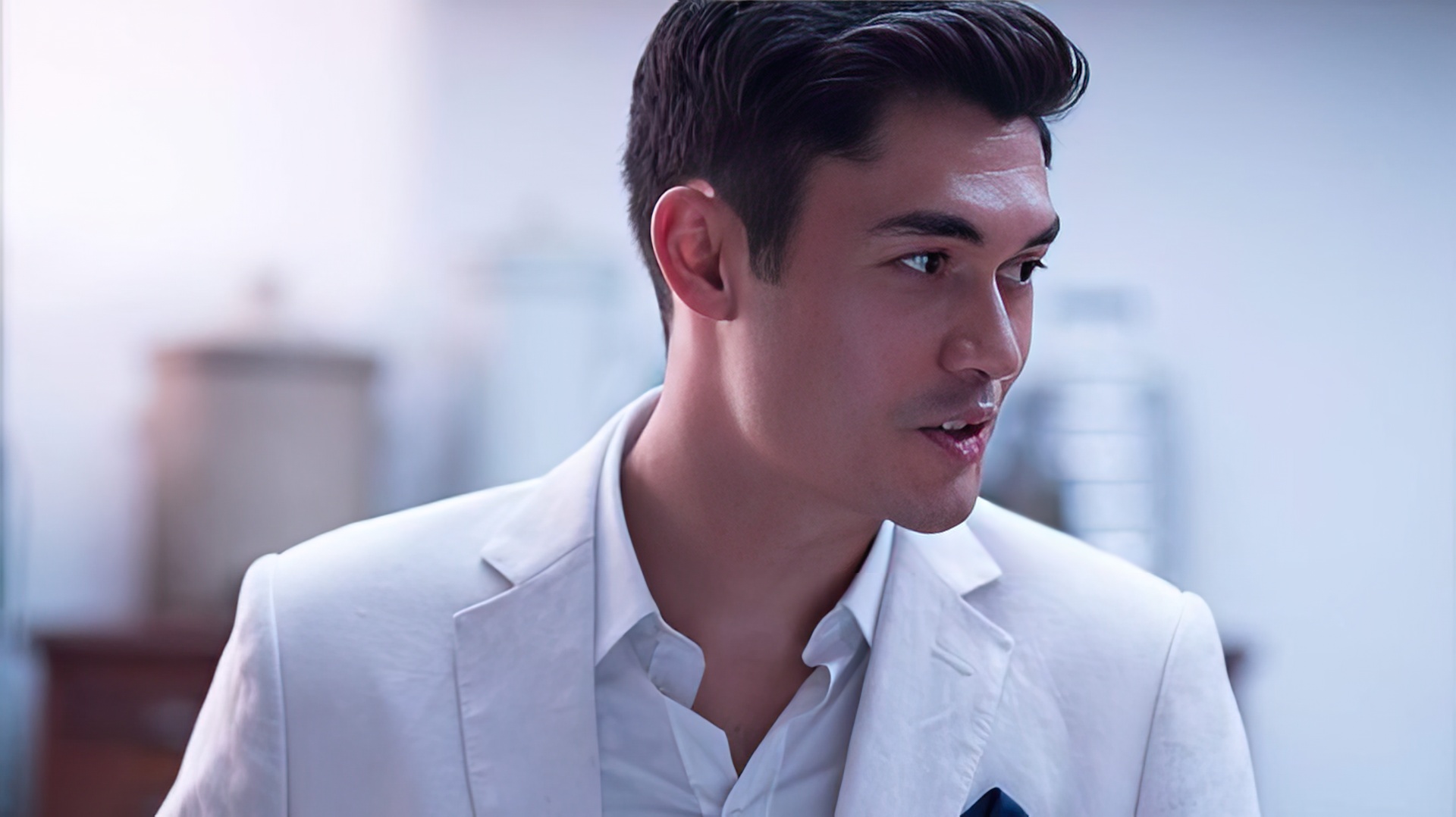 Henry Golding în 'Crazy Rich Asians'