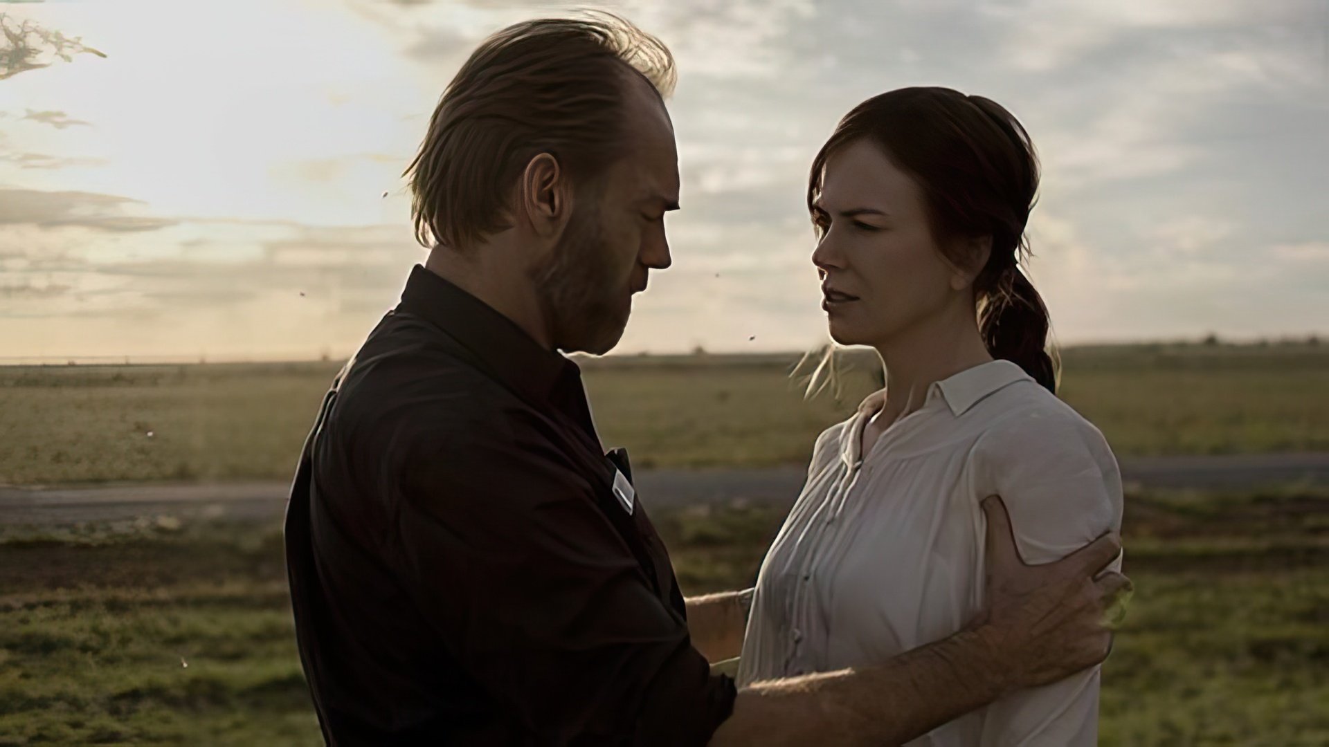 Hugo Weaving și Nicole Kidman în filmul "Strangerland"