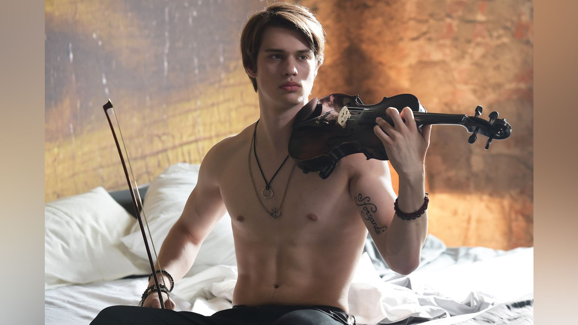 Nicolas Galitzine în High Strung