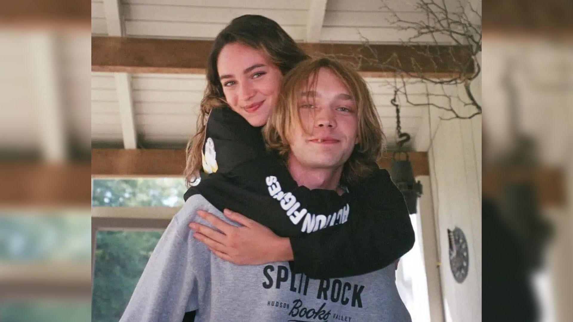 Charlie Plummer și Lizzie Swanson