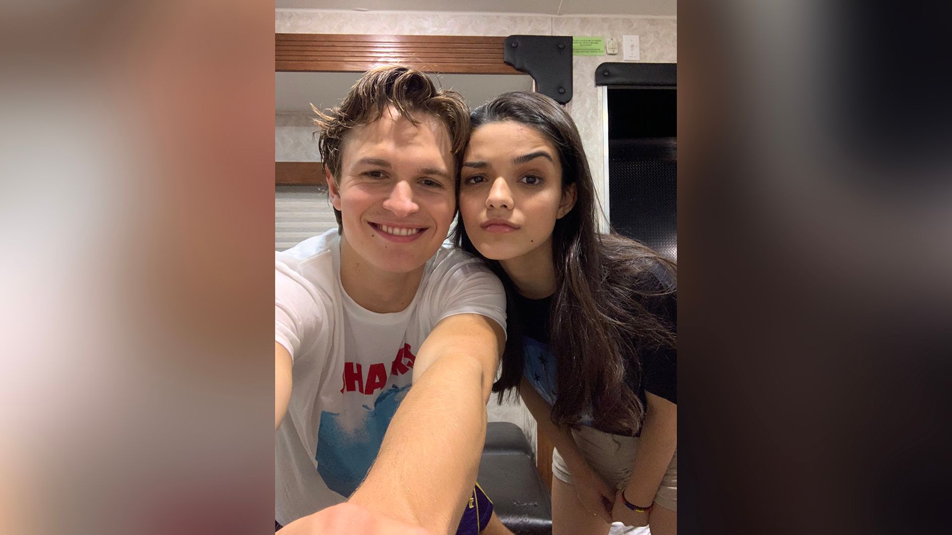 Rachel Zegler și Ansel Elgort