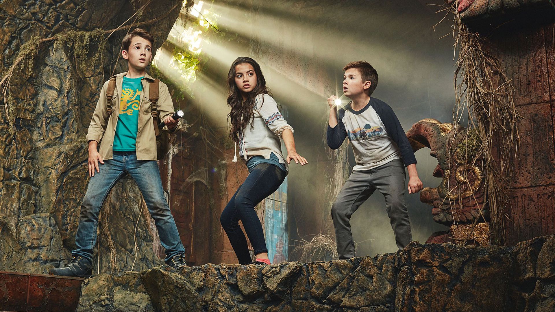 Isabela Moner în filmul Legends of the Hidden Temple