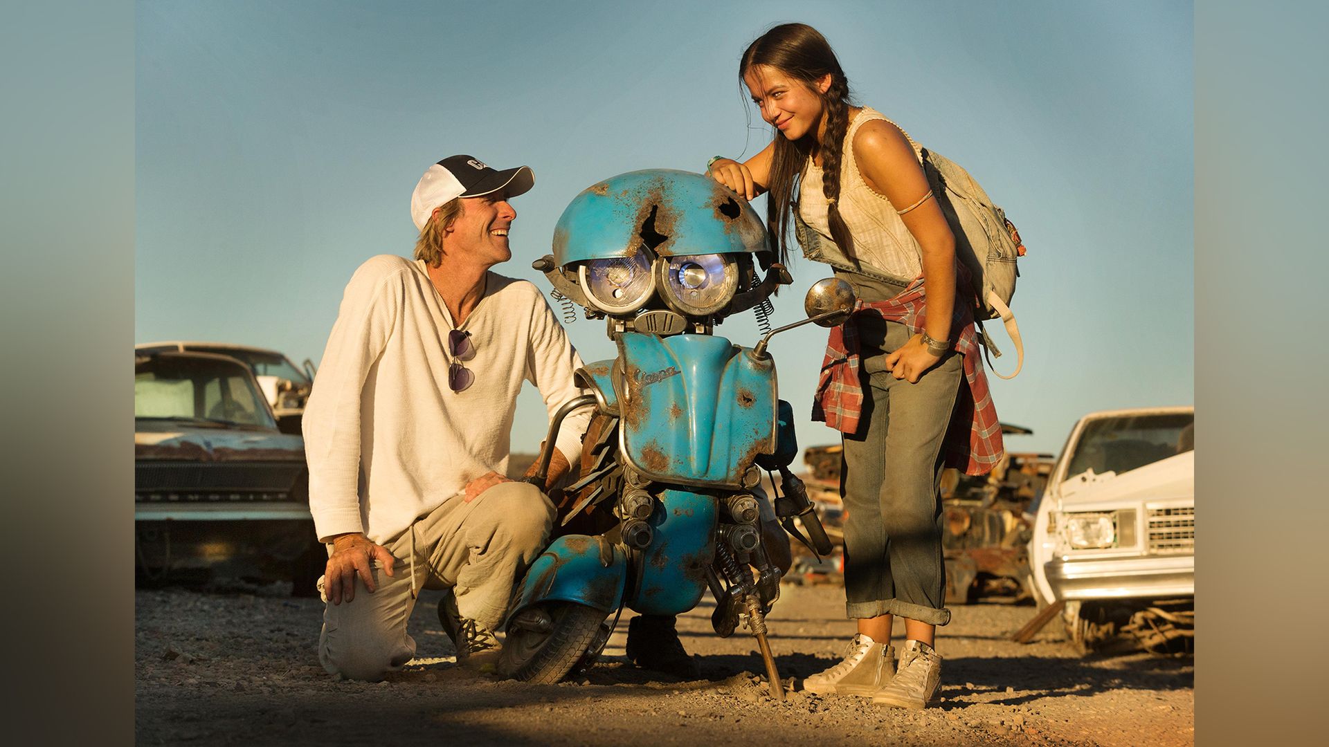 Isabela Moner pe platoul filmului Transformers: The Last Knight