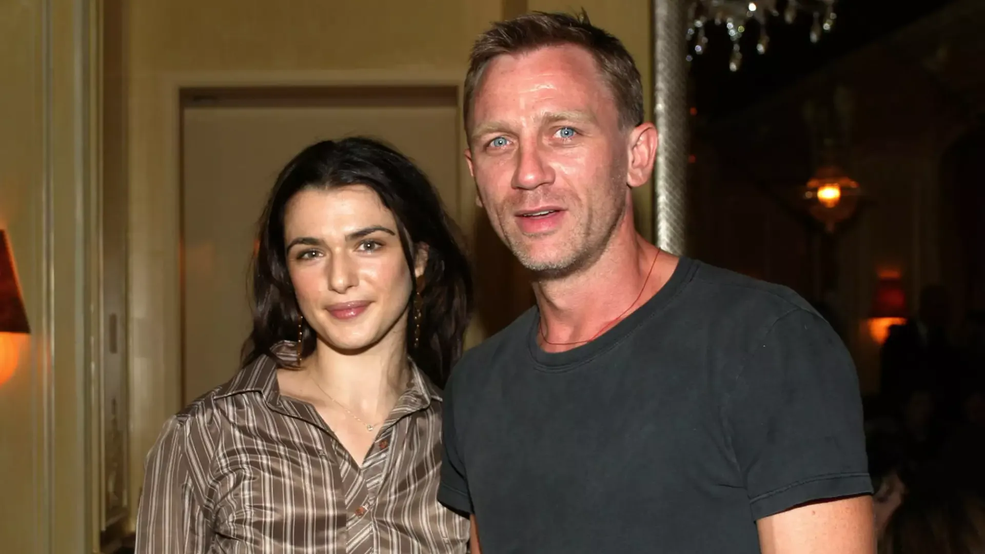 Rachel Weisz și Daniel Craig pozează împreună în fața camerei