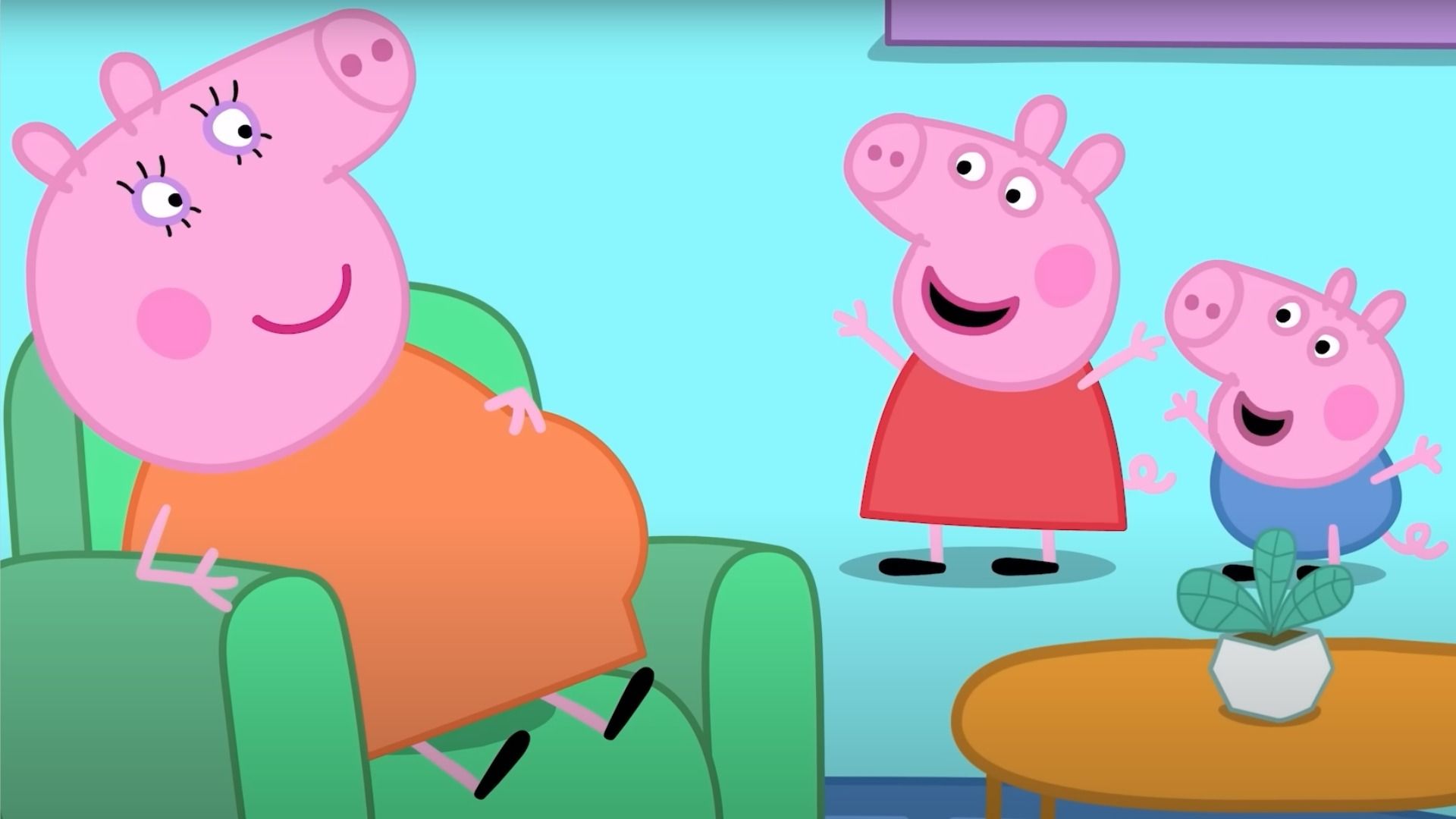 Mama Pig își ține burta și stă într-un scaun, Peppa Pig și fratele ei George și-au ridicat mâinile și zâmbesc