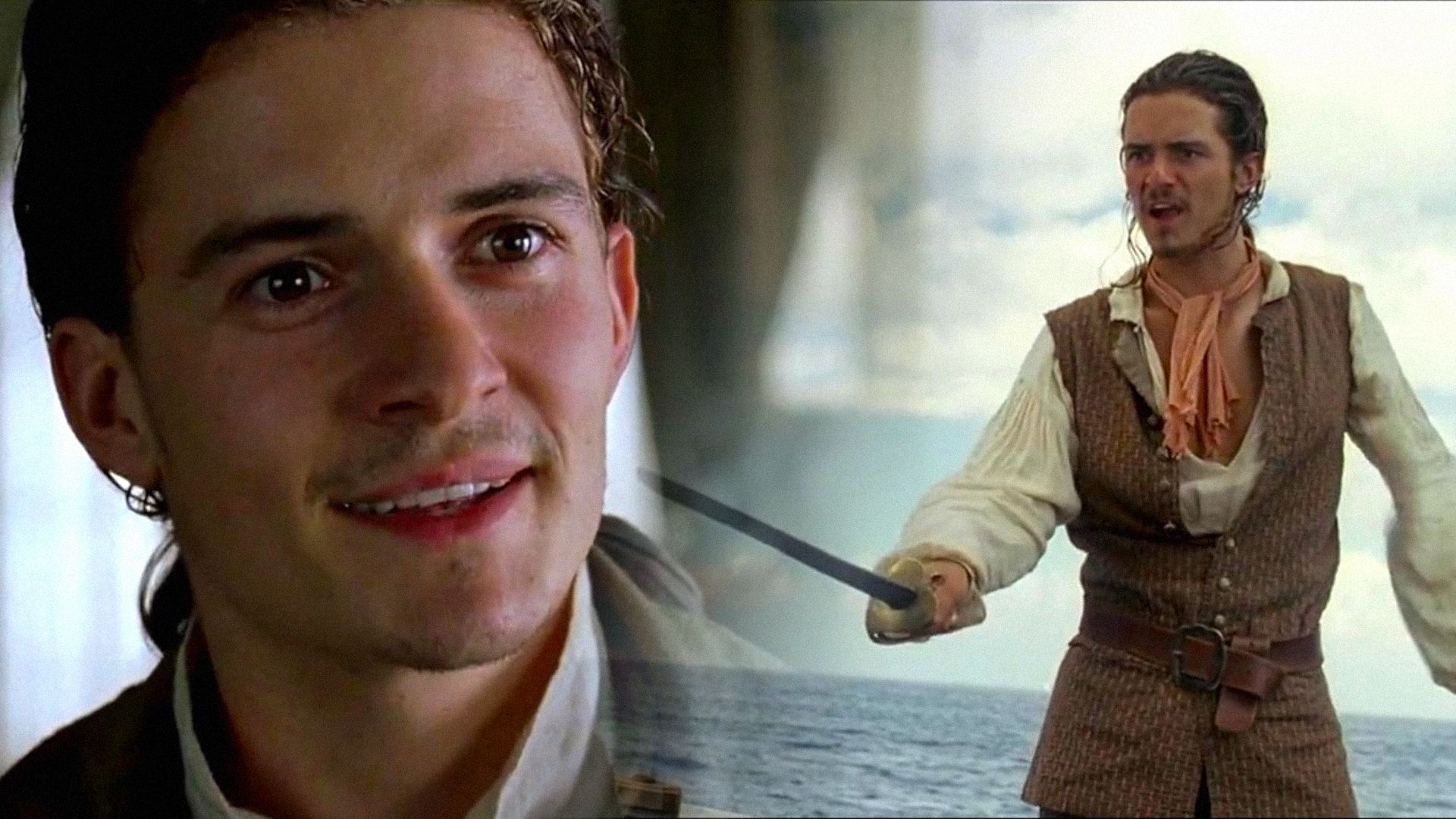 Actorul Orlando Bloom în rolul unui pirat stă cu sabia în mână