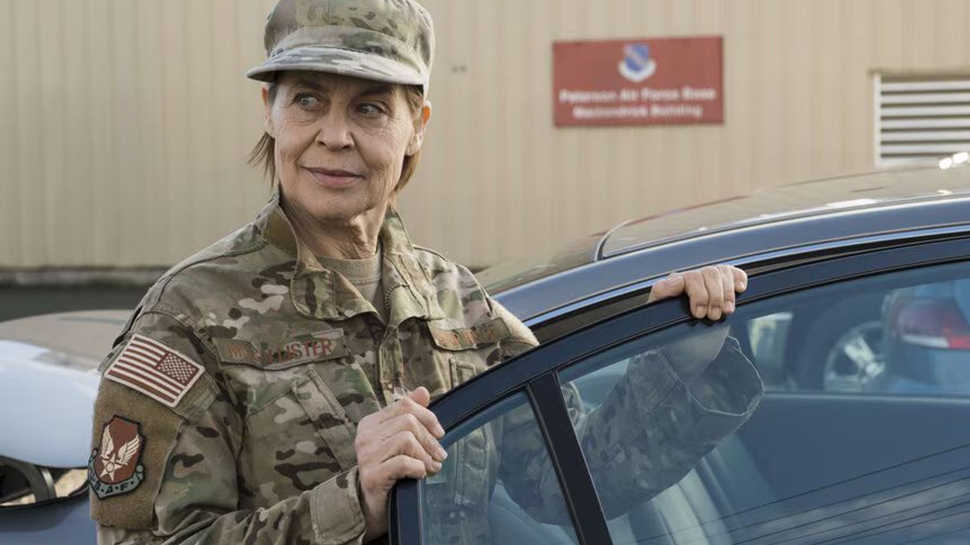 Linda Hamilton în serialul "Resident Alien"