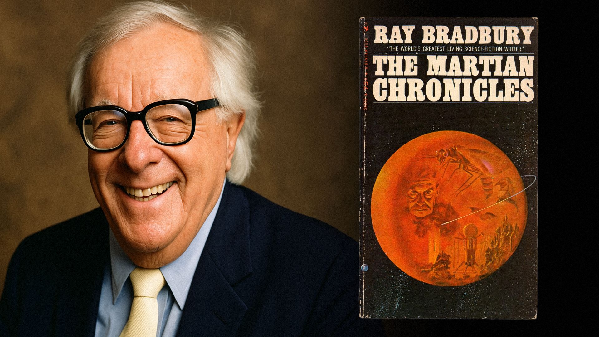 Scriitorul Ray Bradbury în costum negru zâmbind, lângă o copertă de carte cu planeta Marte