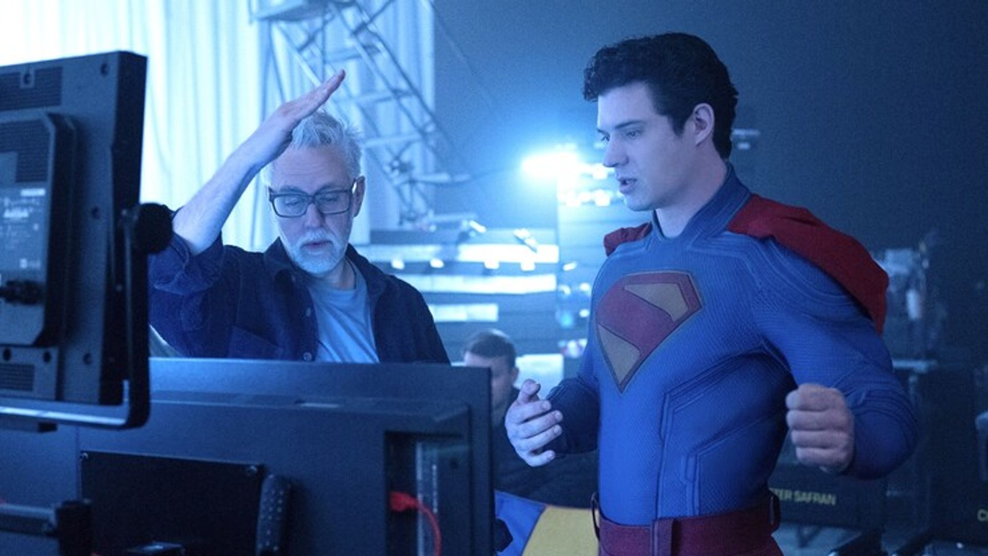 James Gunn pe platoul de filmare al filmului "Superman"