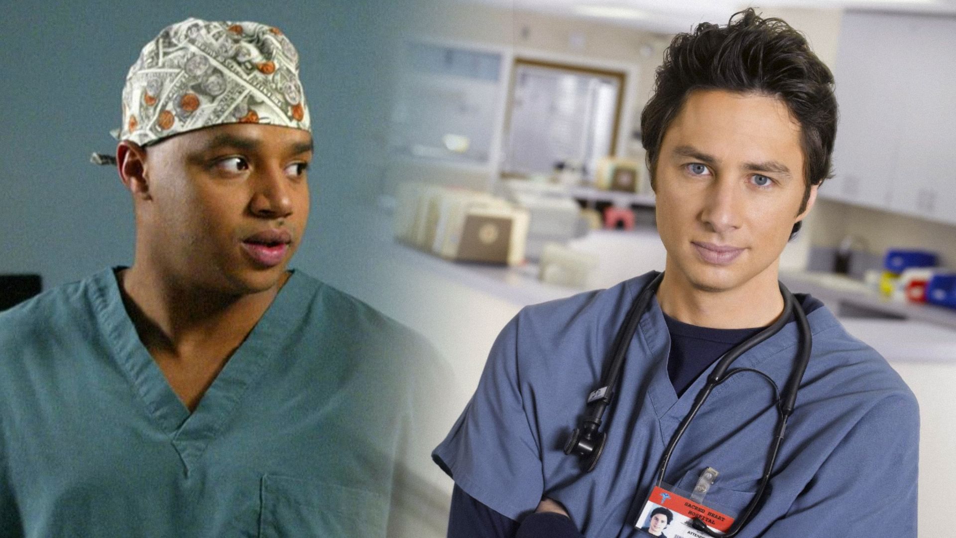 Actorii Donald Faison și Zach Braff în halate medicale zâmbind ușor