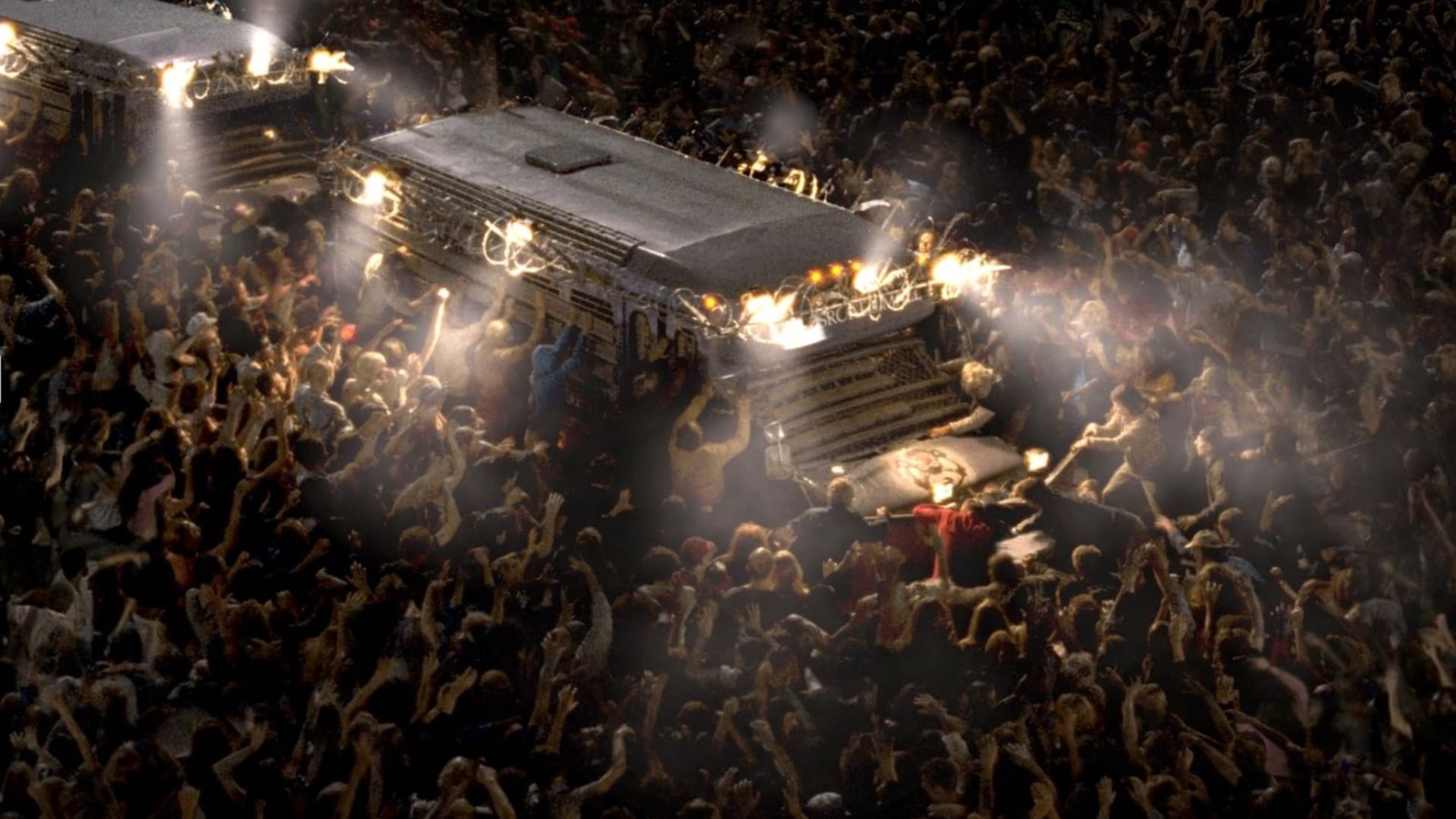Hoardele de zombi înconjoară o camionetă albă noaptea