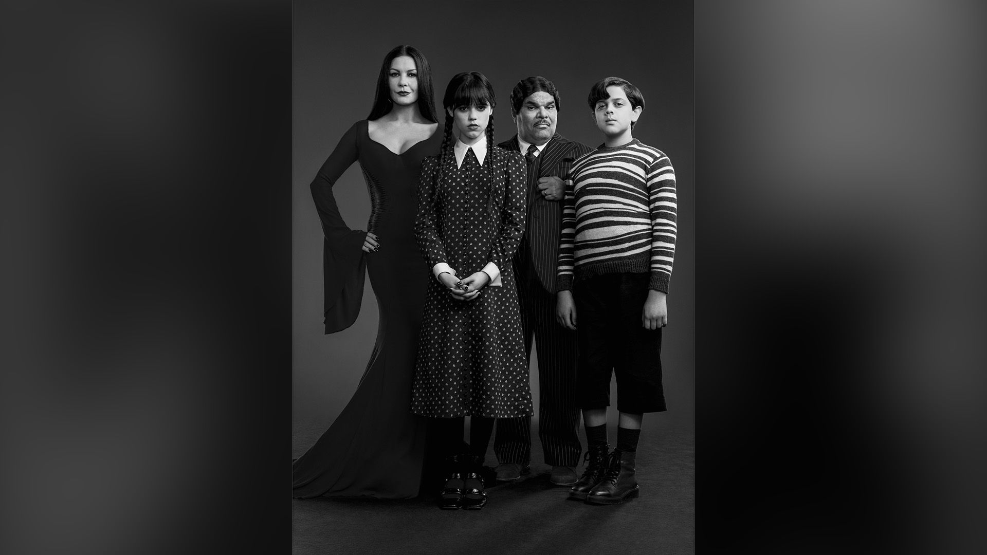 Isaac Ordonez, Catherine Zeta-Jones, Luis Guzmán și Jenna Ortega în serialul "Wednesday"